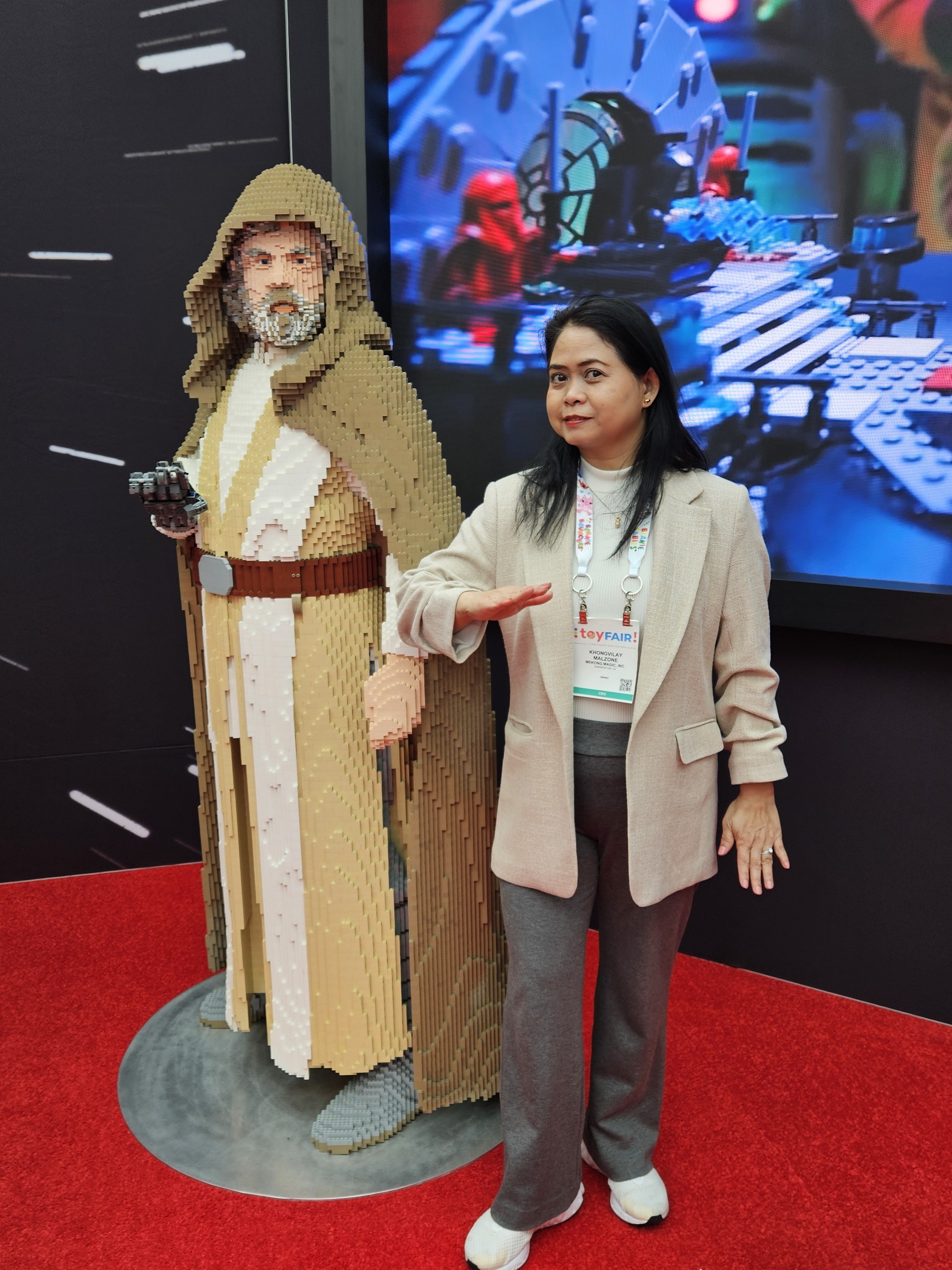 Toun the Toy Lady Imitates Obi-Wan Kenobi